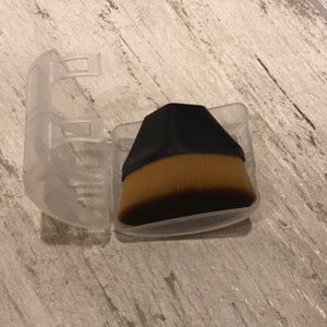 Liquid foundation brush